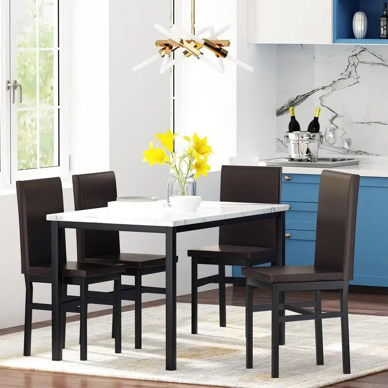 Set da pranzo di 5 pezzi con tavolo effetto marmo e 4 sedie imbottite in pelle PU