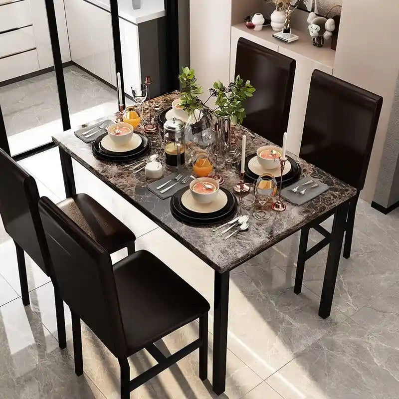 Set da pranzo di 5 pezzi con tavolo effetto marmo e 4 sedie imbottite in pelle PU