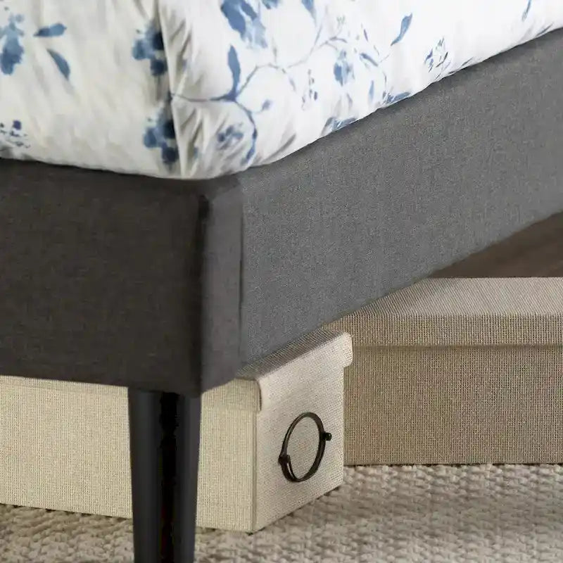 Letto a piattaforma imbottito in grigio scuro con cuciture a diamante